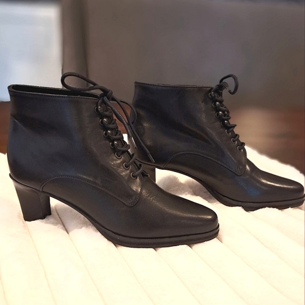 Joan & David Black Leather Lace-Up Ankle Booties with Mid Heel